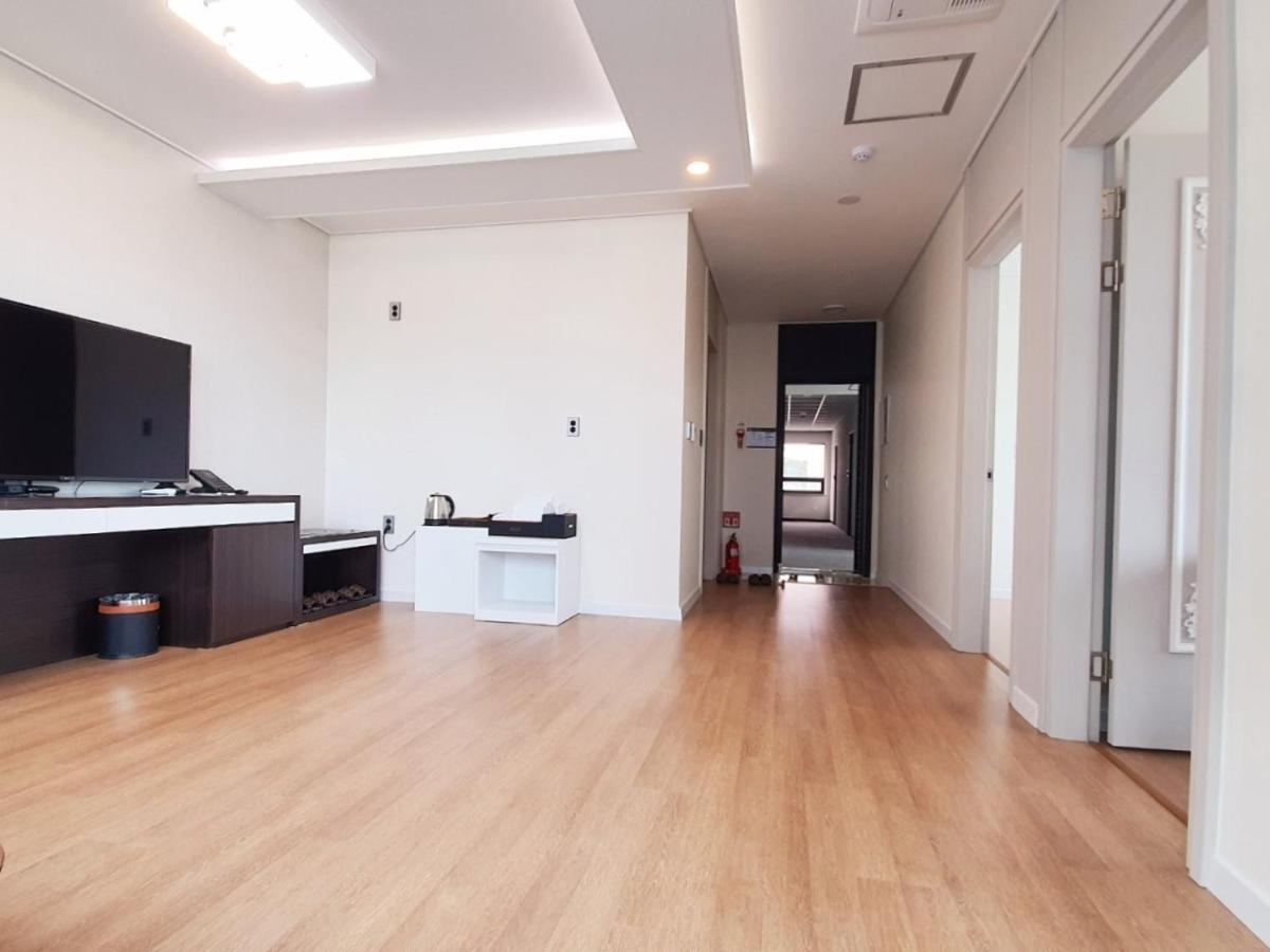 Hotel Wooin Мокпхо Екстер'єр фото