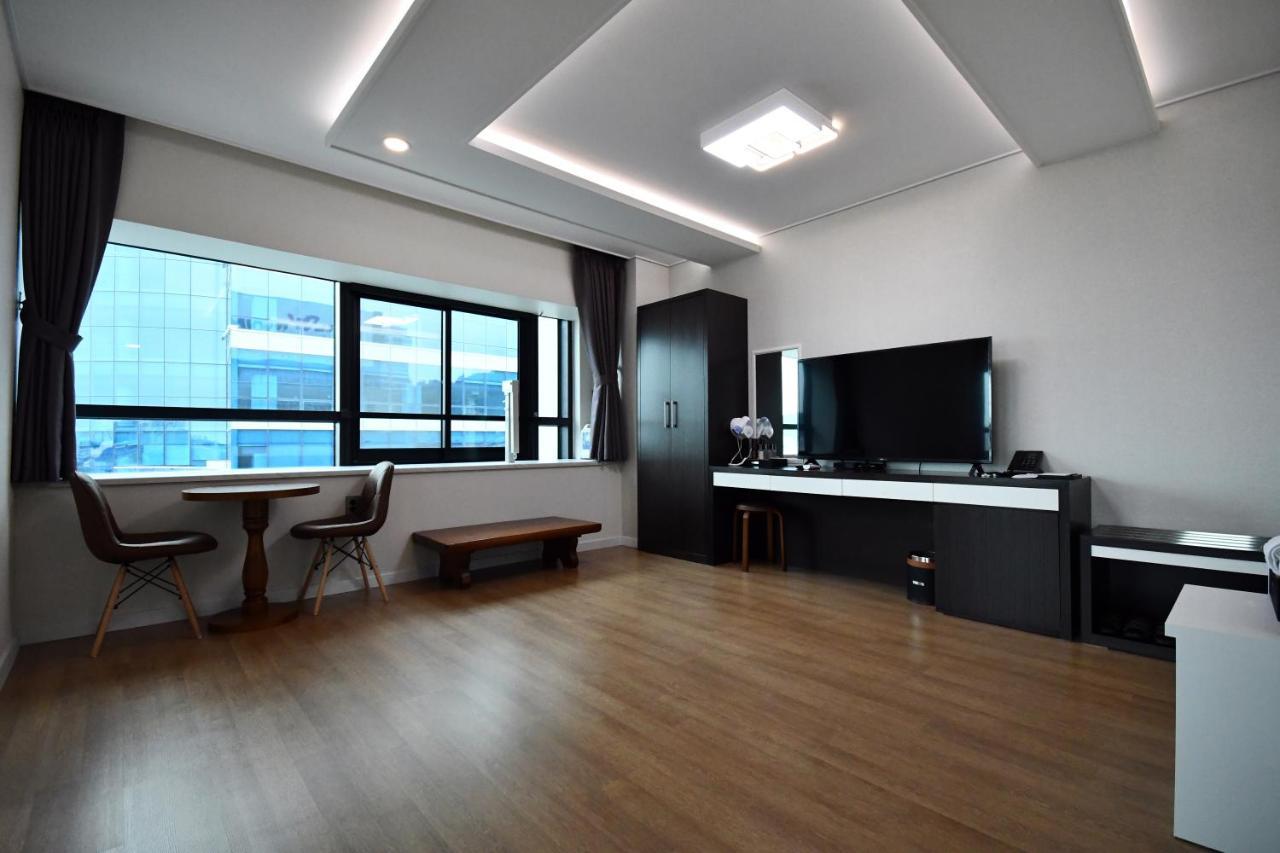 Hotel Wooin Мокпхо Екстер'єр фото