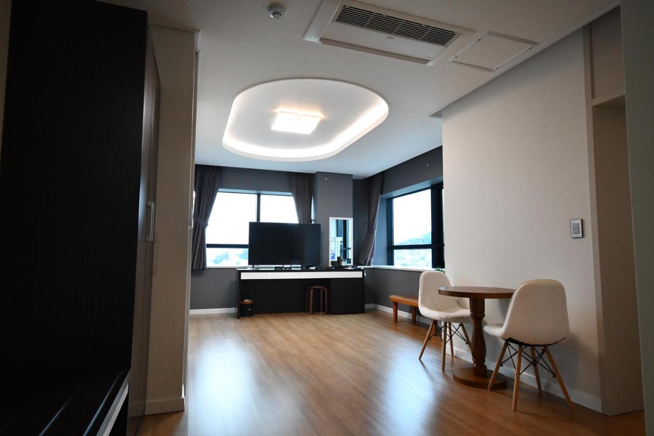 Hotel Wooin Мокпхо Екстер'єр фото